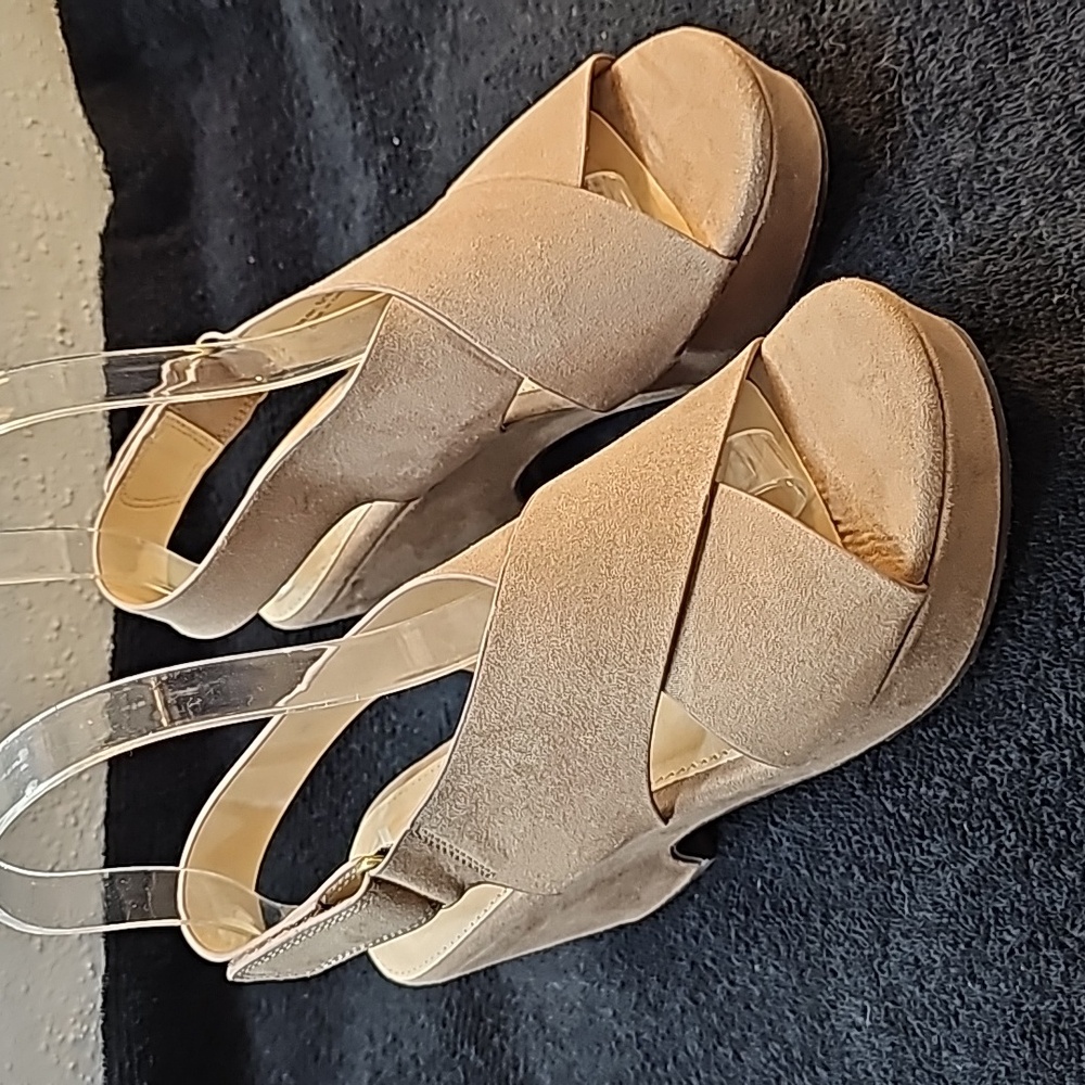 CL by Laundry Faux Suede Size 6 Platform Worn Once